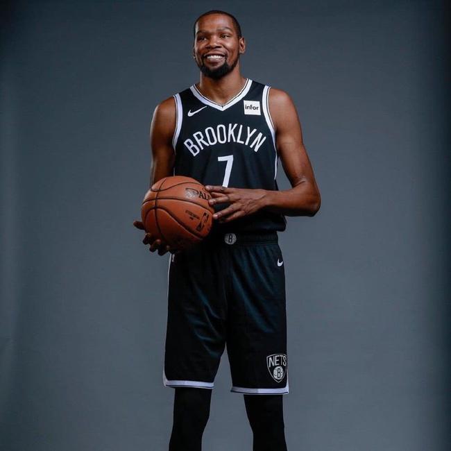 试图防守反 试图防守反