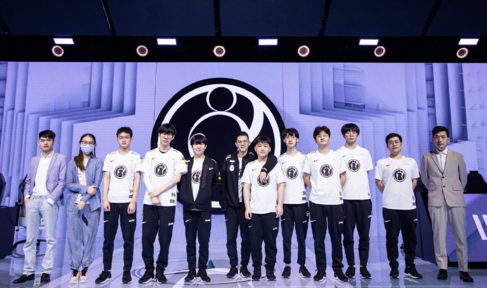 力被抬到极 力被抬到极