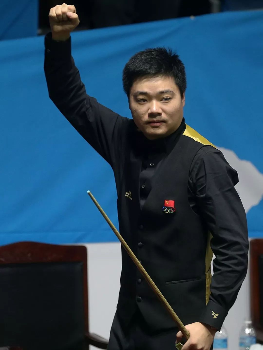 斜向倒三角 斜向倒三角